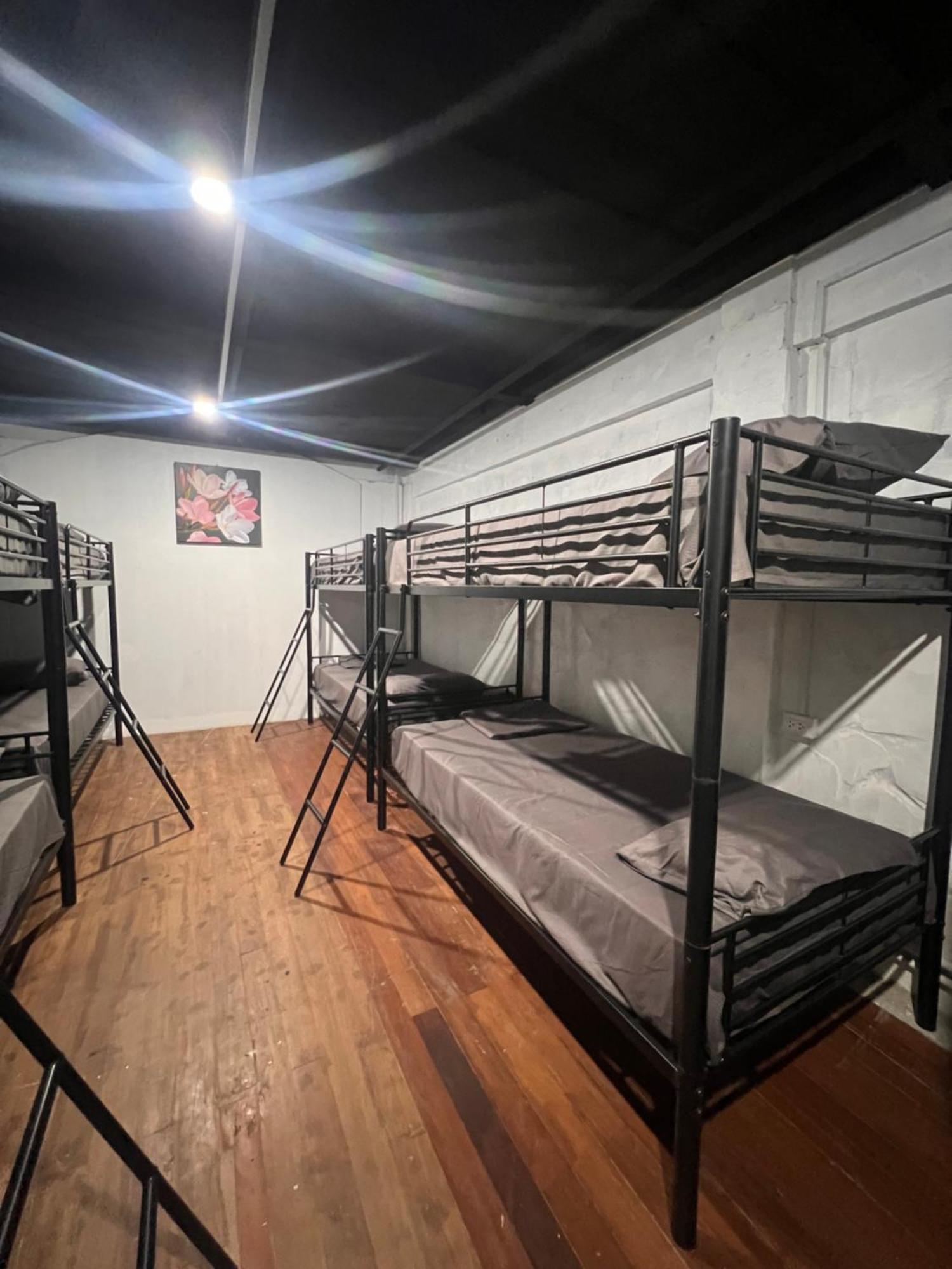 Patong Adventure Hostel ภายนอก รูปภาพ