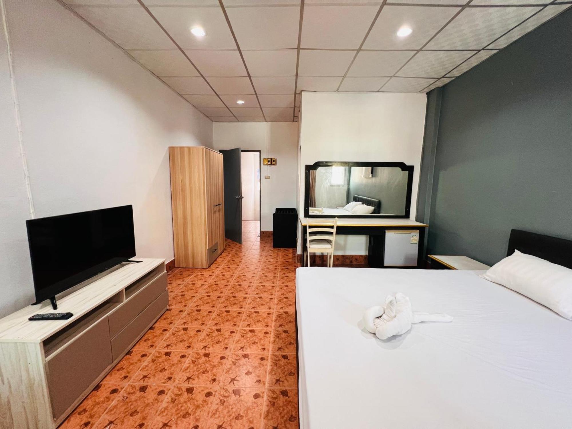 Patong Adventure Hostel ภายนอก รูปภาพ