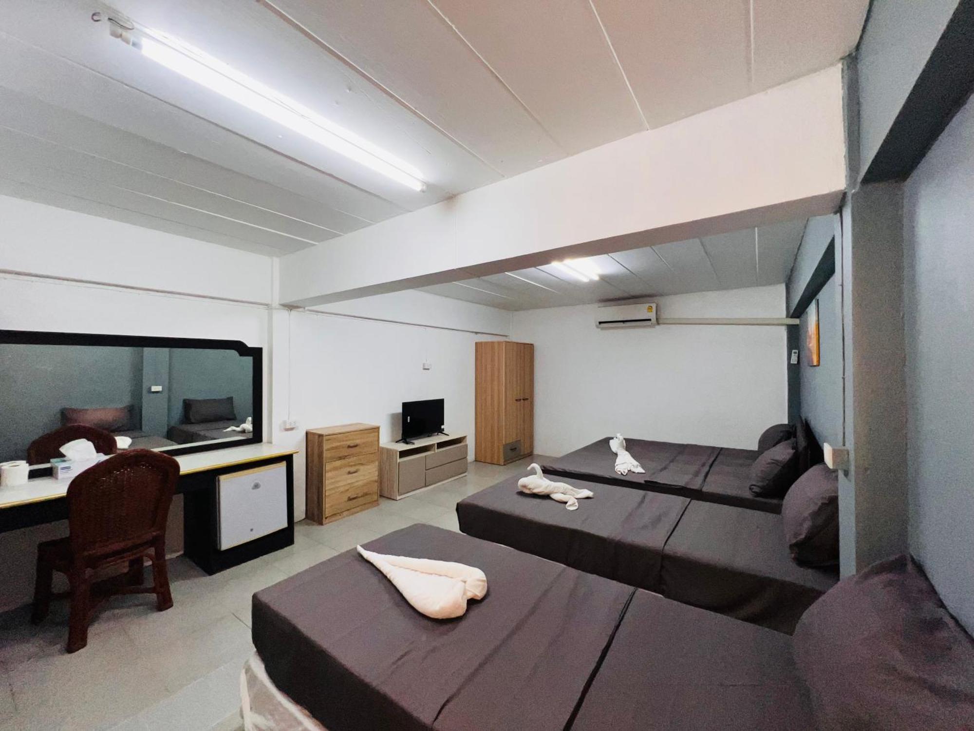 Patong Adventure Hostel ภายนอก รูปภาพ