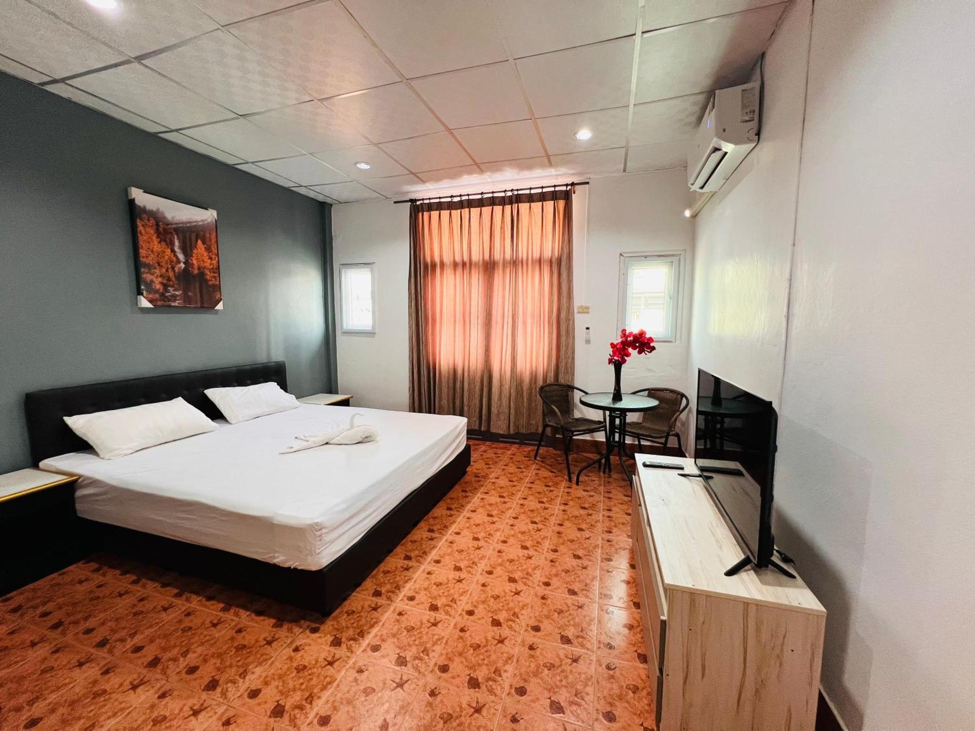 Patong Adventure Hostel ภายนอก รูปภาพ
