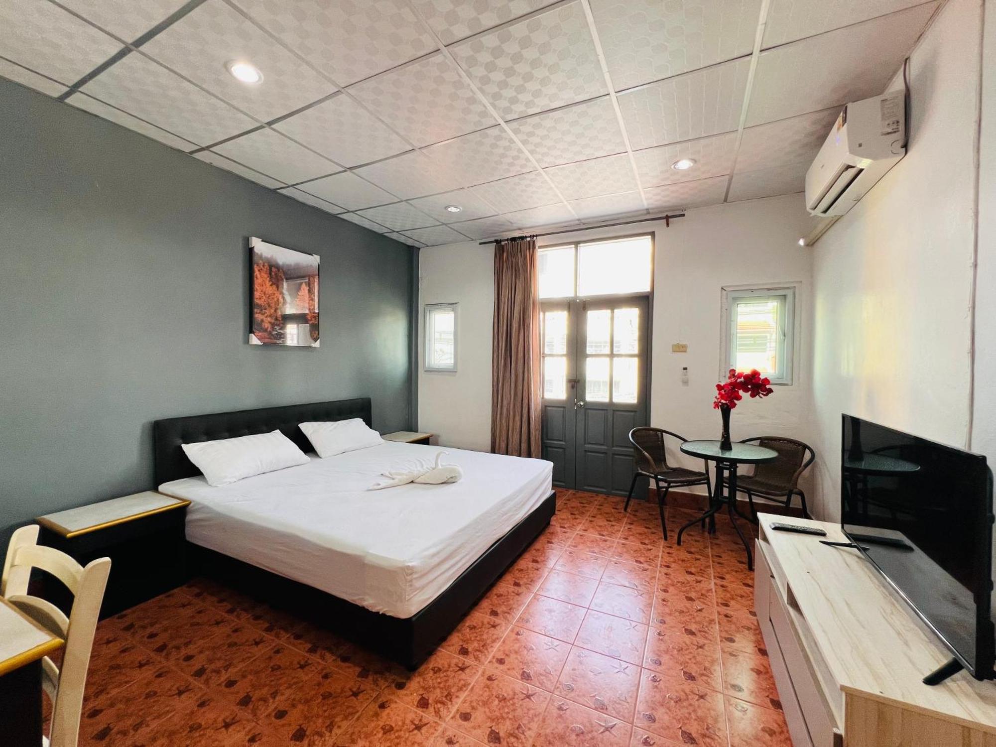 Patong Adventure Hostel ภายนอก รูปภาพ