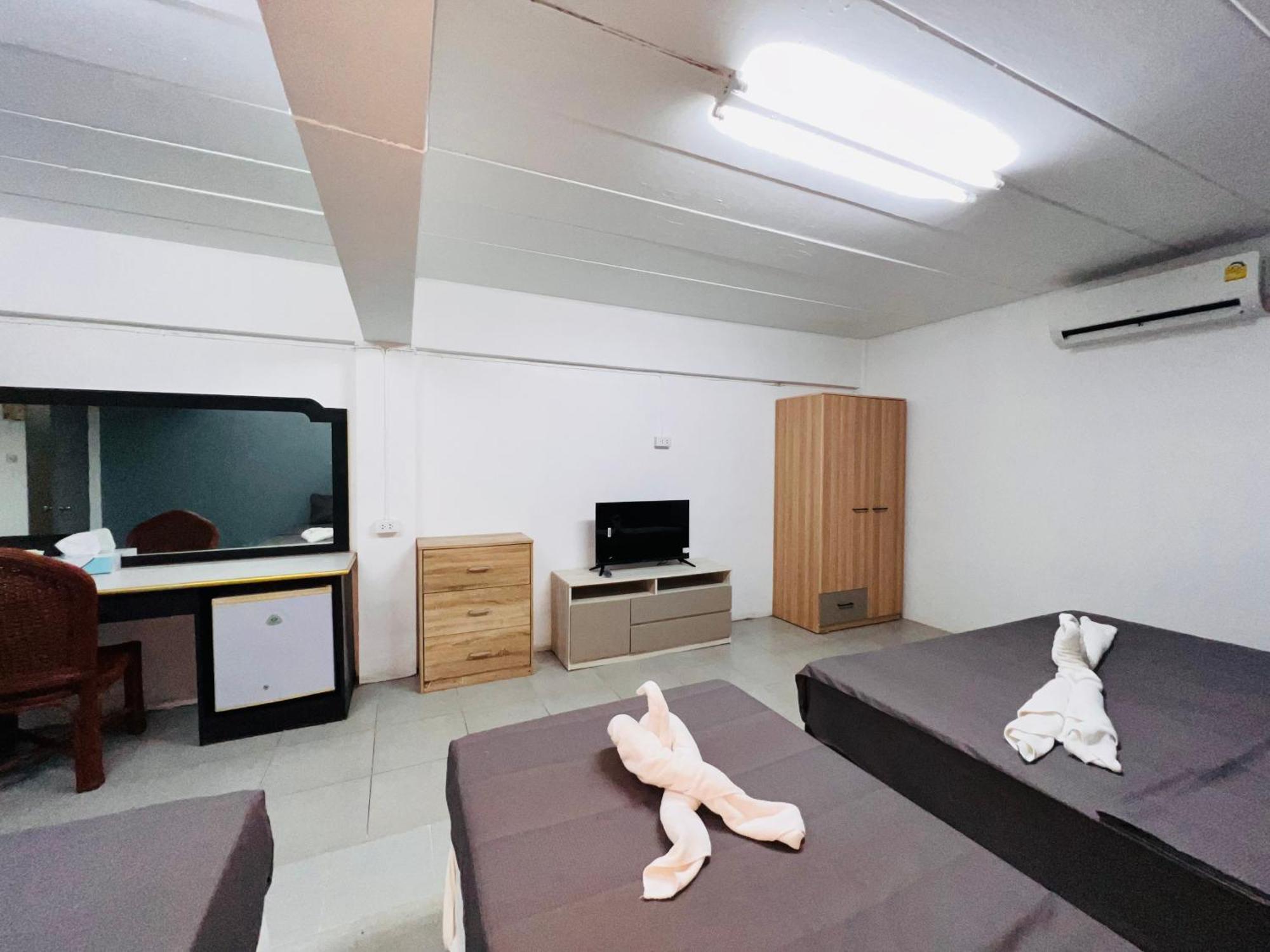 Patong Adventure Hostel ภายนอก รูปภาพ