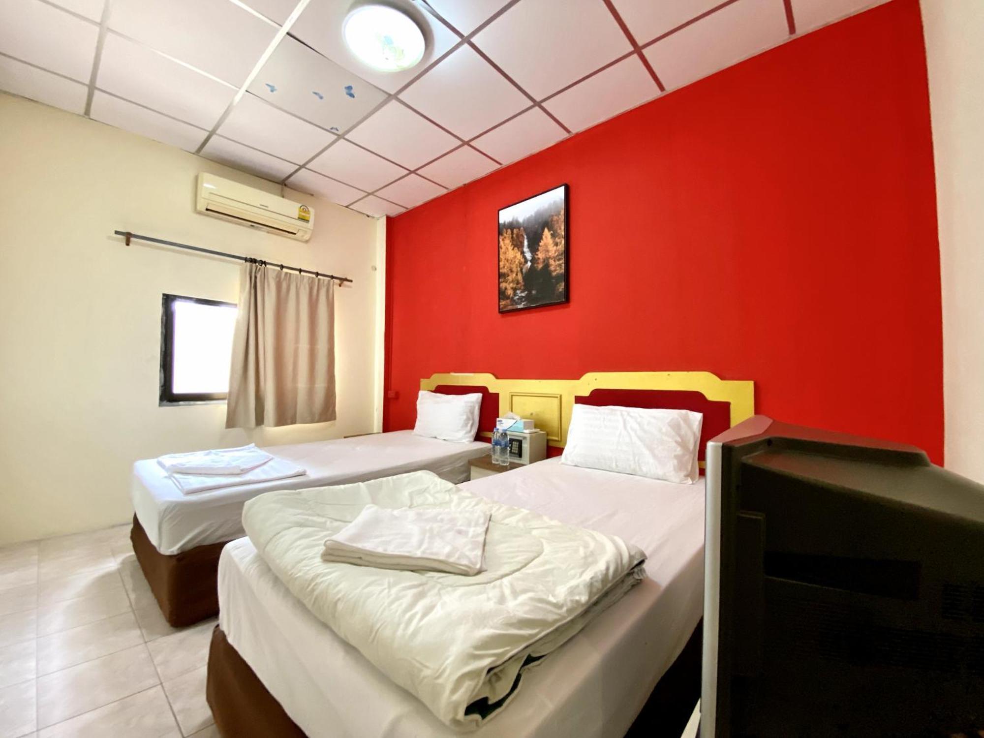Patong Adventure Hostel ภายนอก รูปภาพ