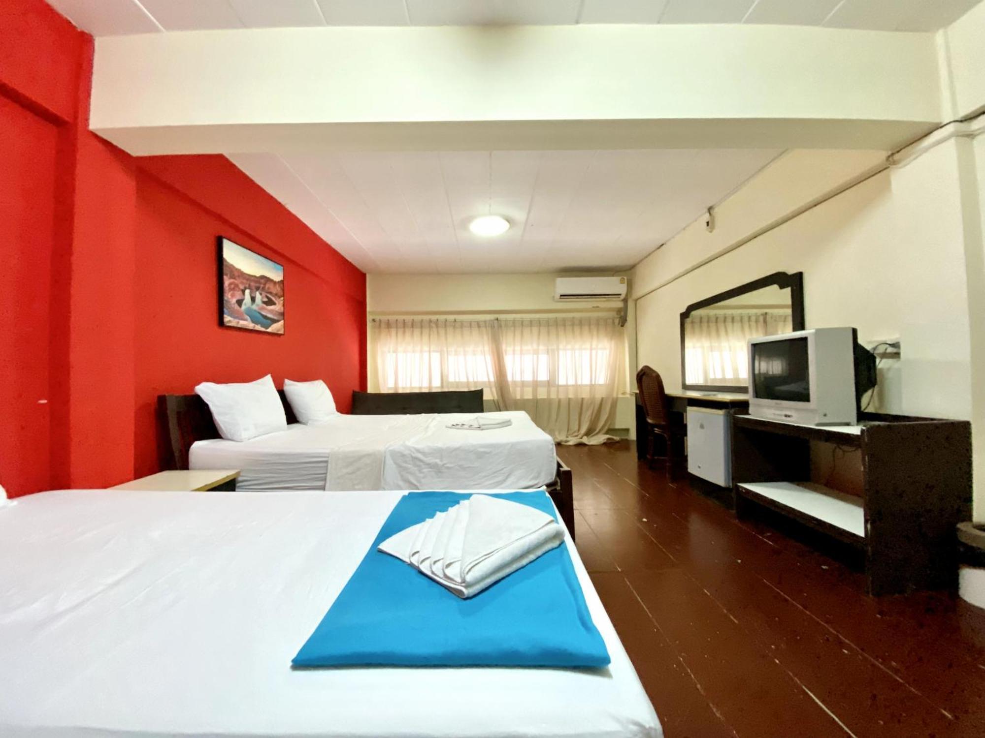 Patong Adventure Hostel ภายนอก รูปภาพ