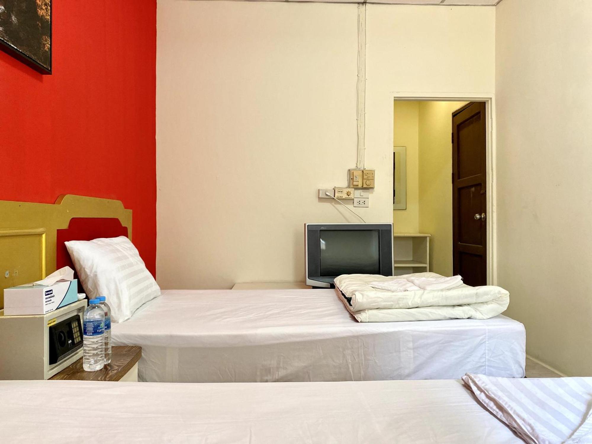 Patong Adventure Hostel ภายนอก รูปภาพ