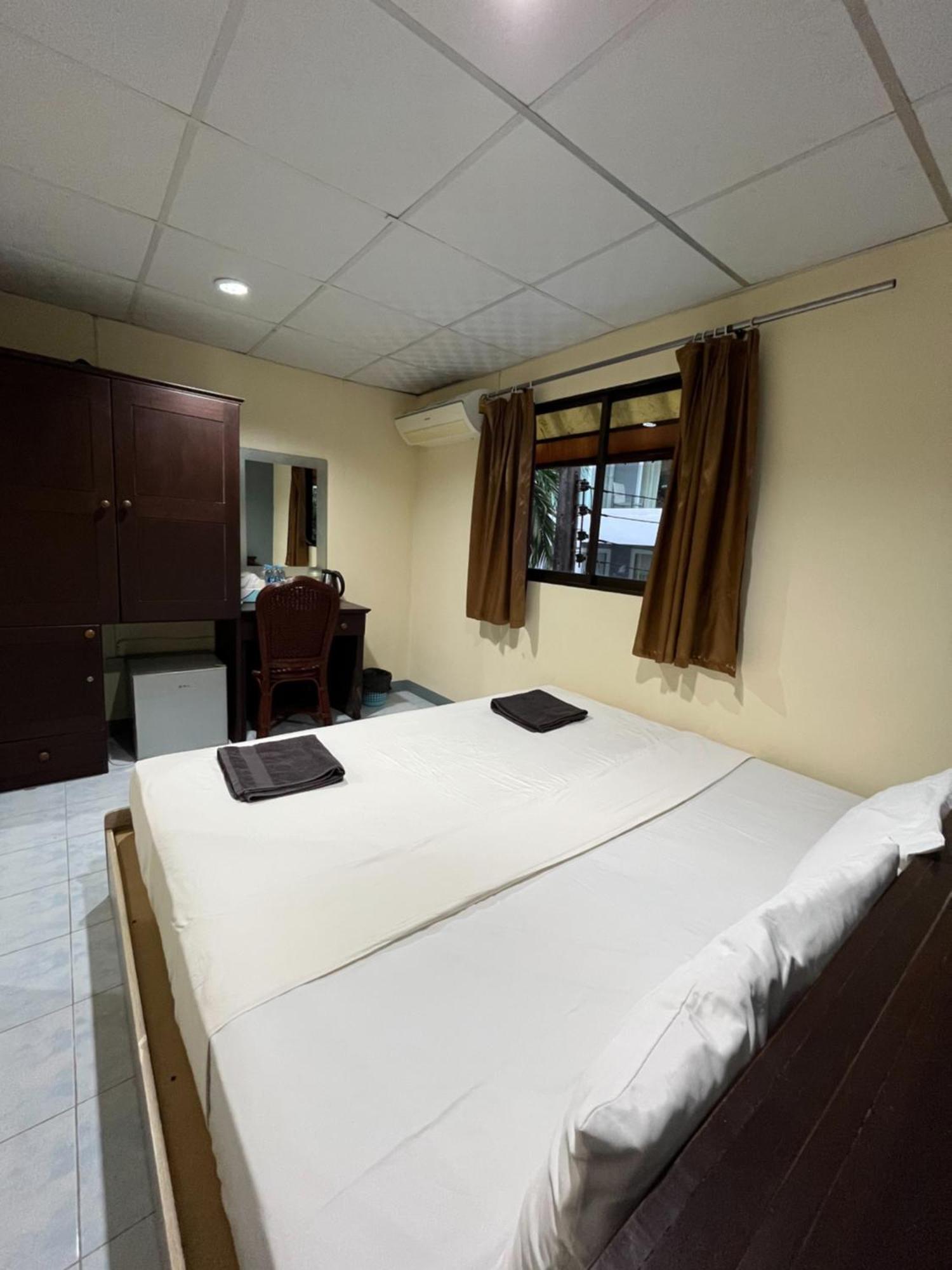 Patong Adventure Hostel ภายนอก รูปภาพ